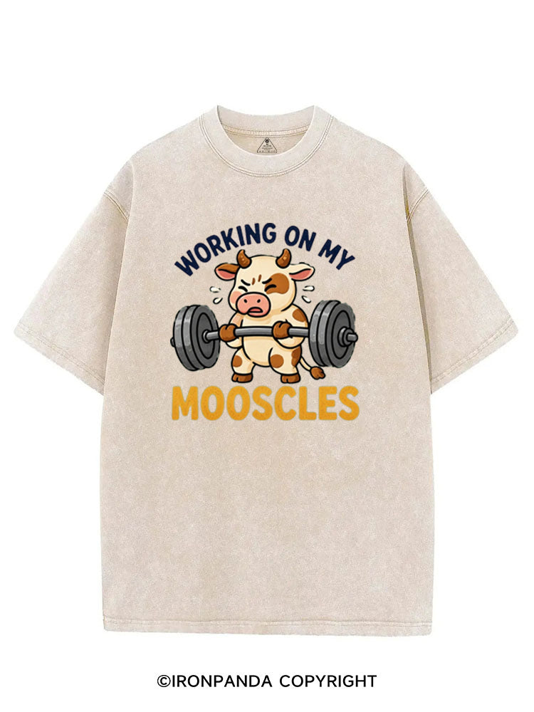 WORKING ON MY MOOSCLES FUNNY FITNESS VINTAGE GYM SHIRT
