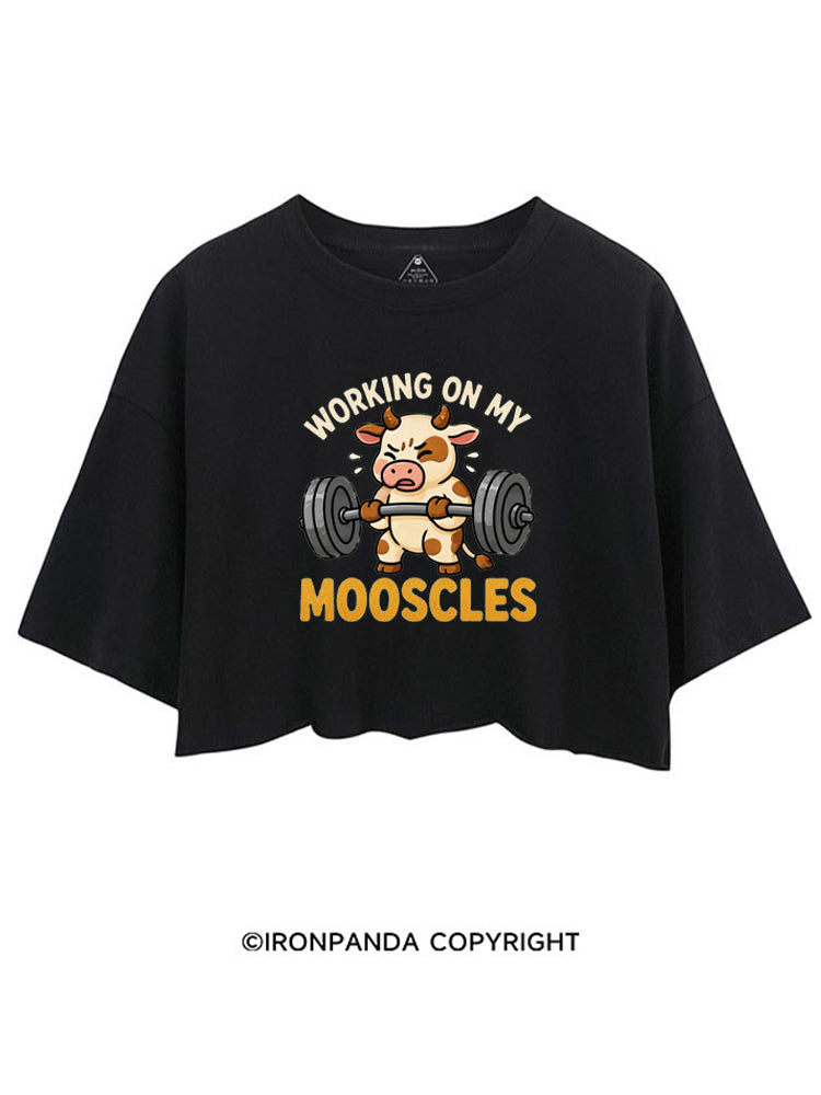 WORKING ON MY MOOSCLES FUNNY FITNESS CROP TOPS