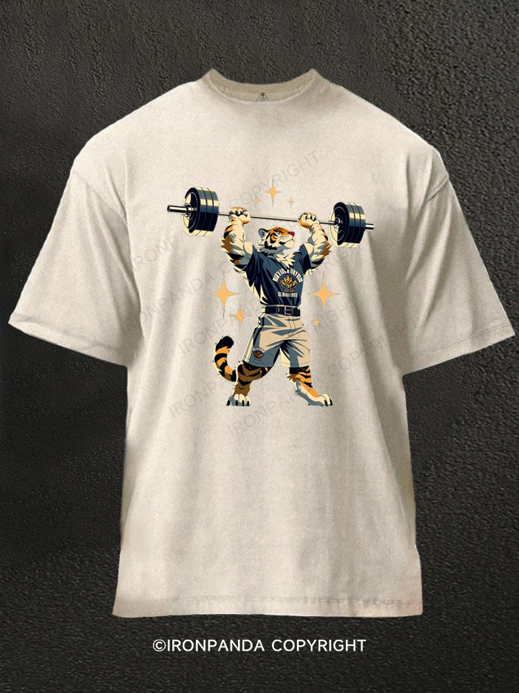 tiger at gym Washed Gym Shirt
