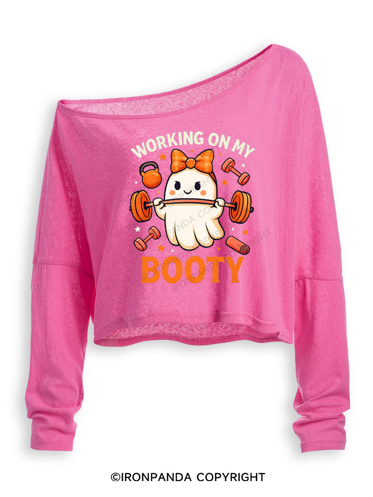WORKING ON MY BOOTY FUNNY GHOST HALLOWEEN Off Shoulder Long Sleeve Crop Top