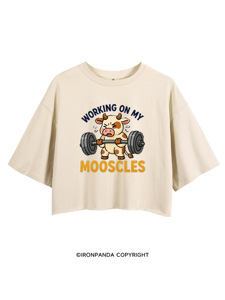 WORKING ON MY MOOSCLES FUNNY FITNESS CROP TOPS