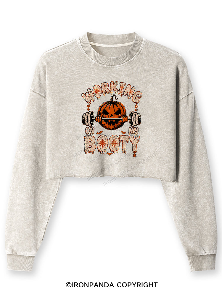 WORKING ON MY BOOTY FUNNY HALLOWEEN PUMPKIN Washed Long-Sleeve Crop Top