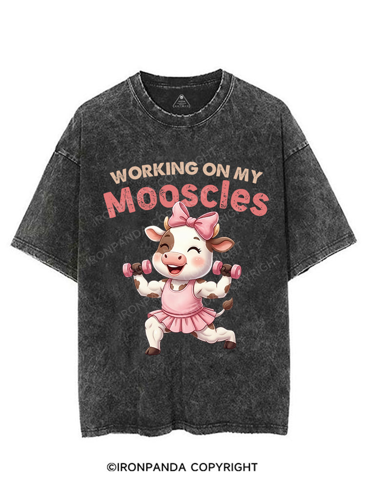 WORKING ON MY MOOSCLES VINTAGE GYM SHIRT