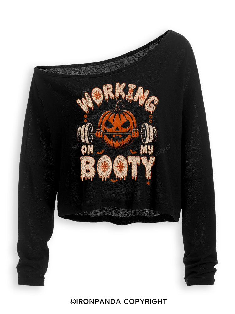 WORKING ON MY BOOTY FUNNY HALLOWEEN PUMPKIN Off Shoulder Long Sleeve Crop Top