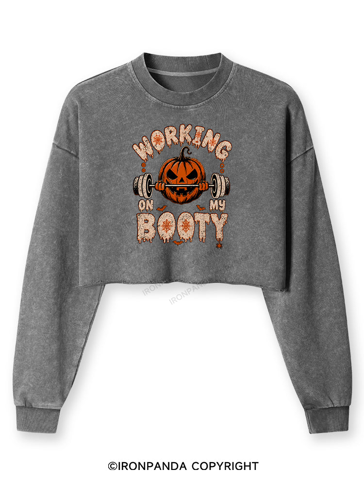 WORKING ON MY BOOTY FUNNY HALLOWEEN PUMPKIN Washed Long-Sleeve Crop Top
