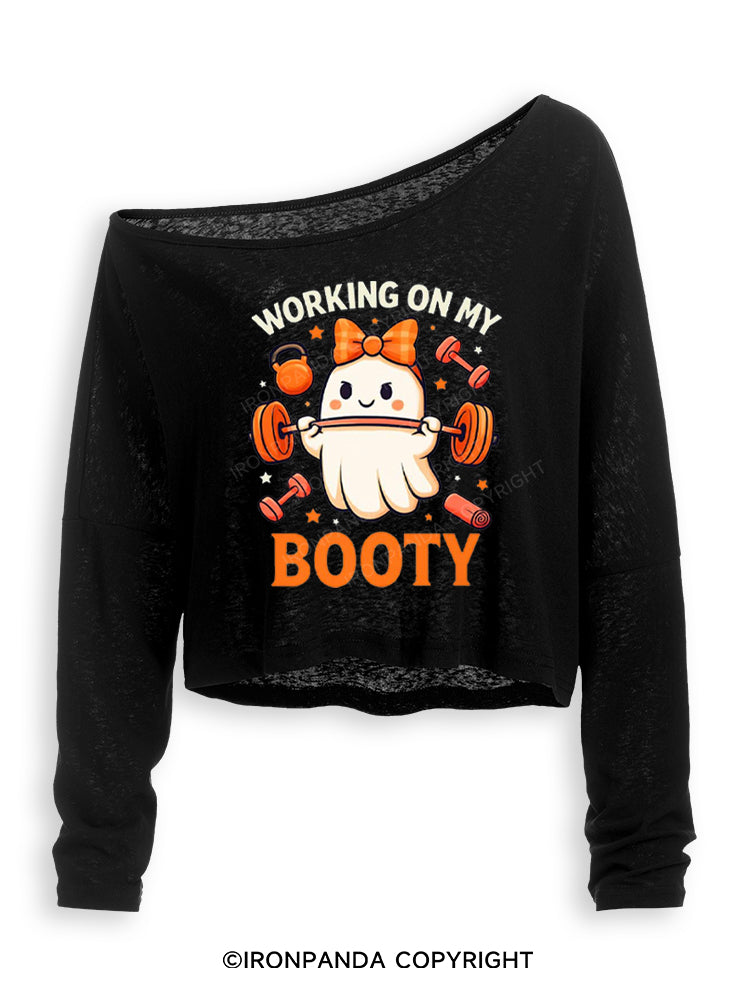 WORKING ON MY BOOTY FUNNY GHOST HALLOWEEN Off Shoulder Long Sleeve Crop Top