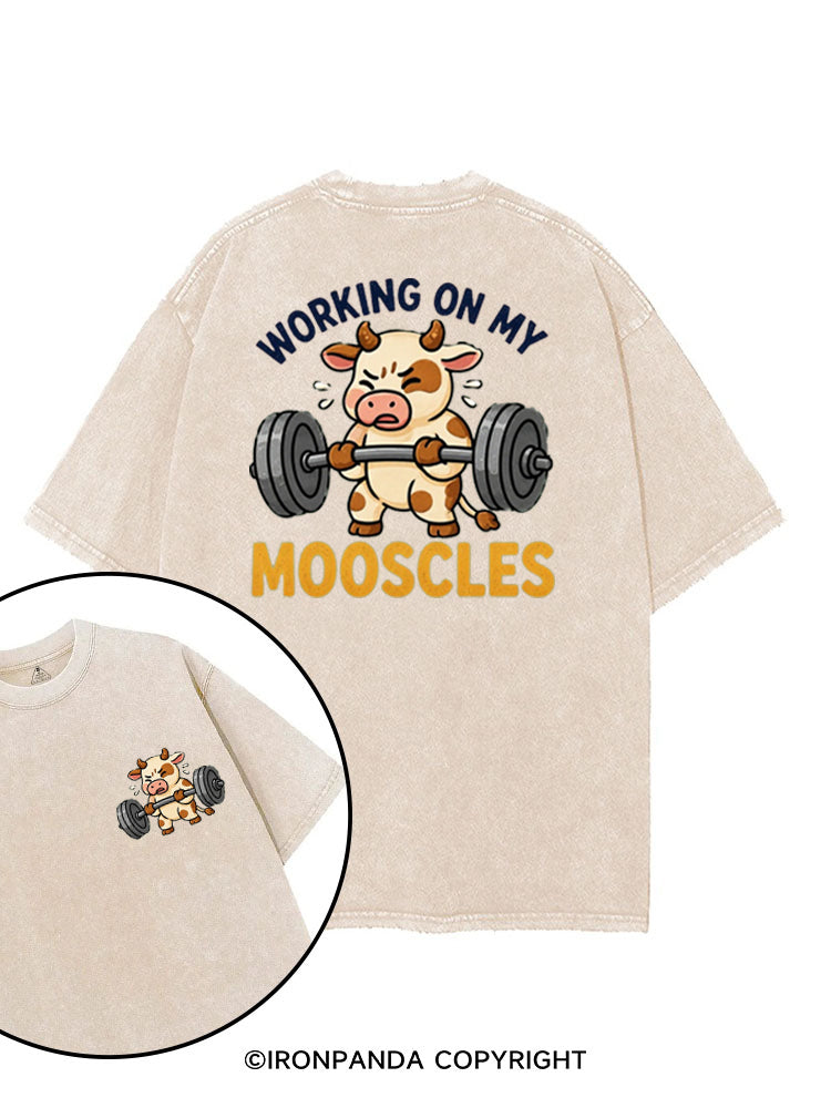WORKING ON MY MOOSCLES FUNNY FITNESS printed Gym Shirt