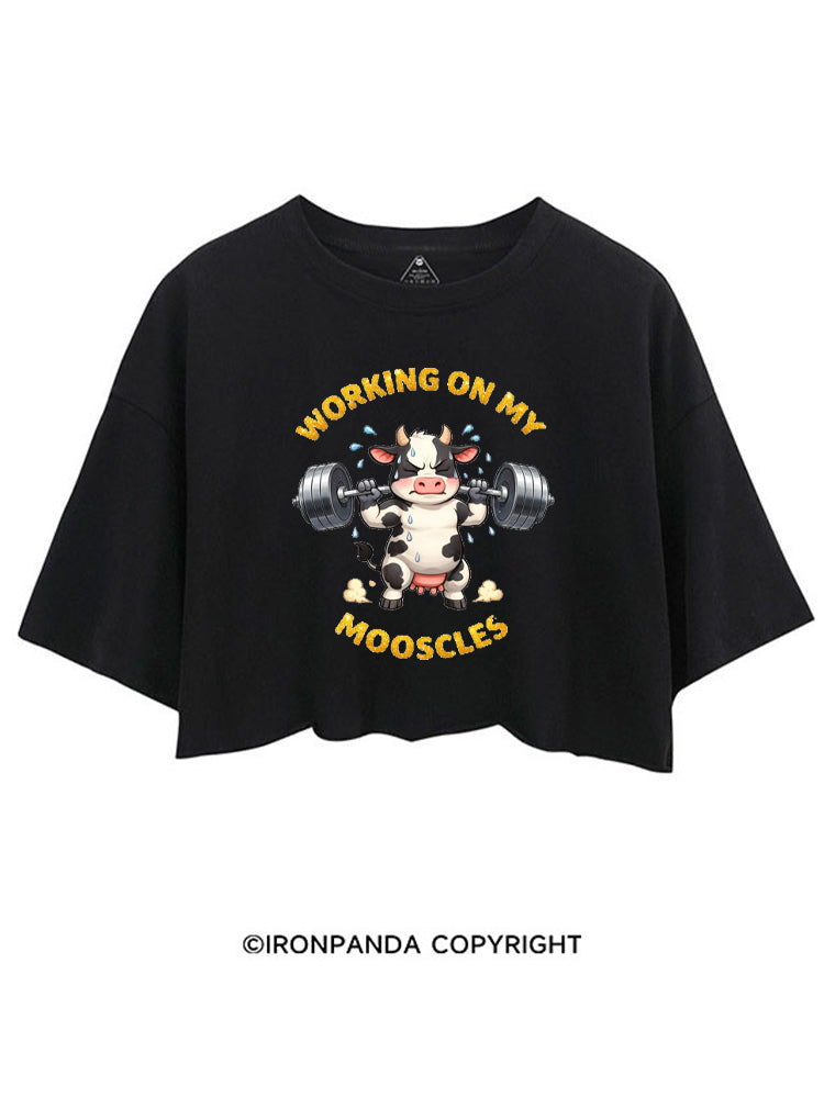 WORKING ON MY MOOSCLES GYM CROP TOPS