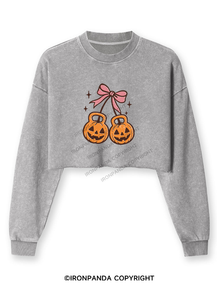 CHERRY PUMPKIN KETTLEBELL HALLOWEEN Washed Long-Sleeve Crop Top