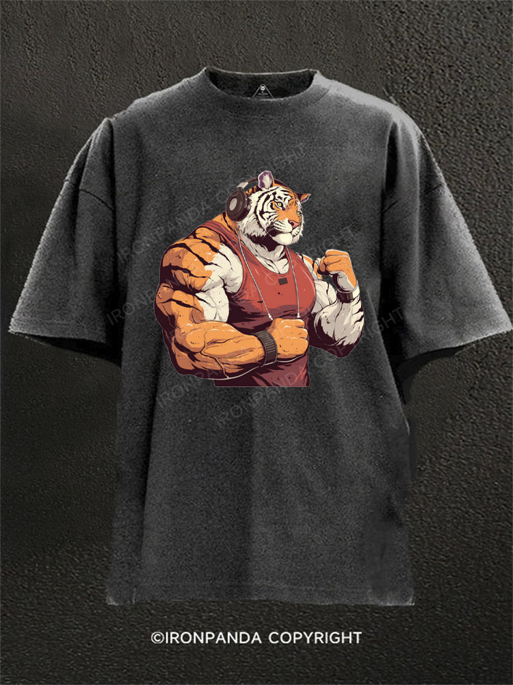 tiger bodybuilder Washed Gym Shirt