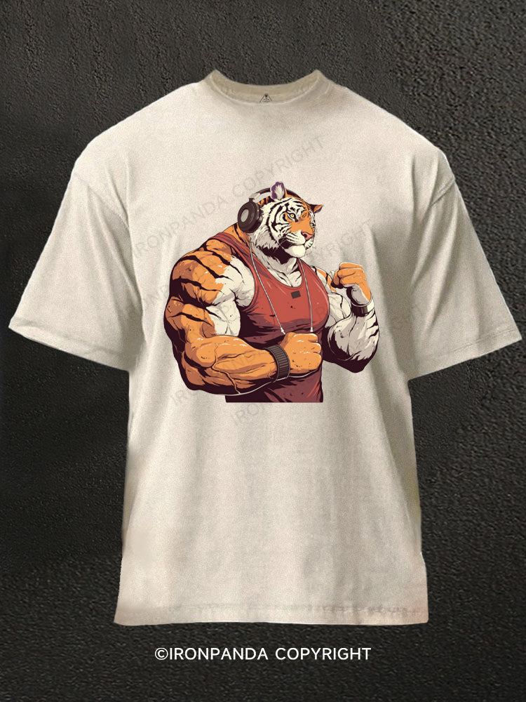 tiger bodybuilder Washed Gym Shirt