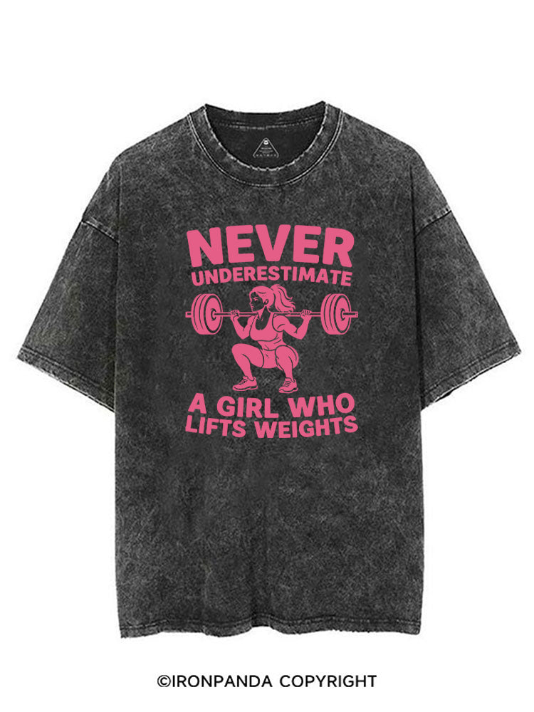 Never underestimate a girl who lifts weights VINTAGE GYM SHIRT
