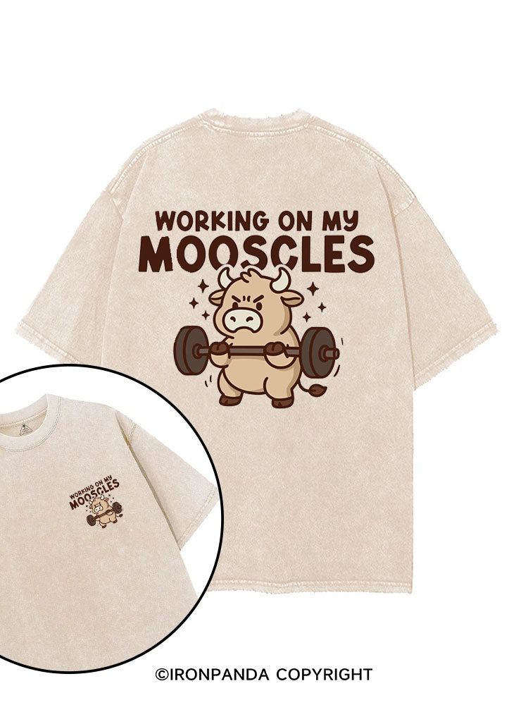 WORKING ON MY MOOSCLES printed Gym Shirt