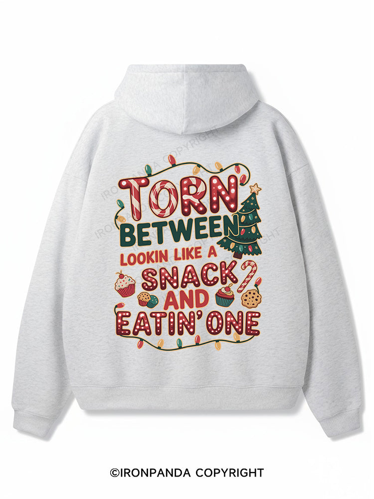 TORN BETWEEN LOOKIN LIKE A SNACK AND EATIN'ONE Premium Fleece Gym Hoodie