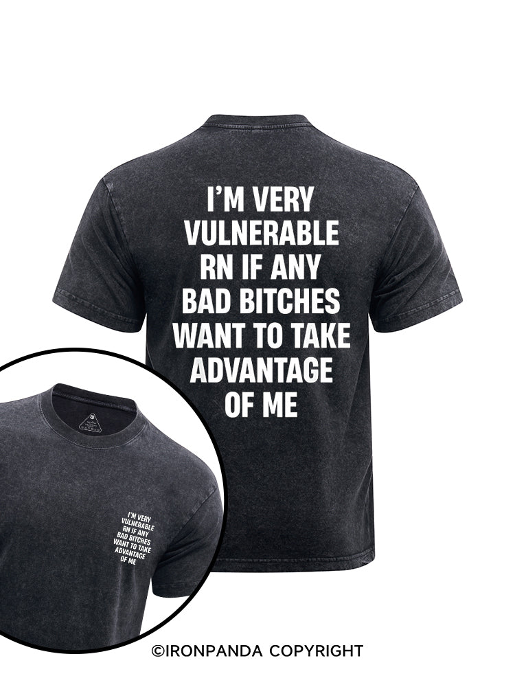 I’M VERY VULNERABLE RN IF ANY BAD BITCHES WANT TO TAKE ADVANTAGE OF ME printed Washed Gym Shirt