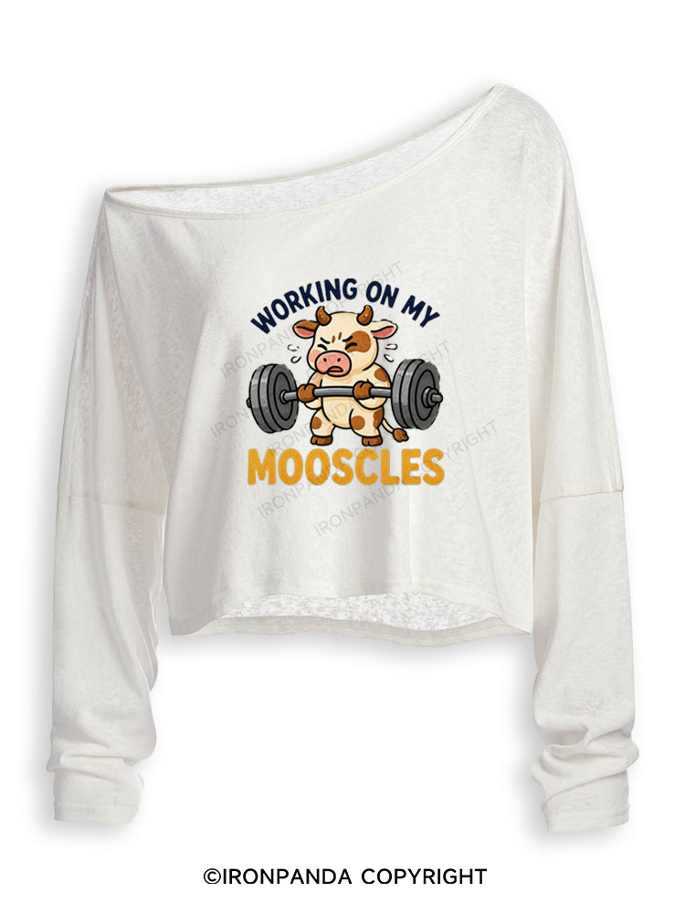 WORKING ON MY MOOSCLES FUNNY FITNESS Off Shoulder Long Sleeve Crop Top