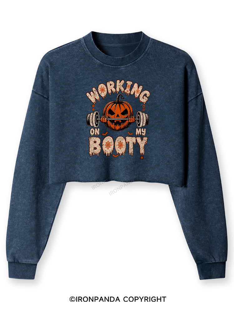 WORKING ON MY BOOTY FUNNY HALLOWEEN PUMPKIN Washed Long-Sleeve Crop Top