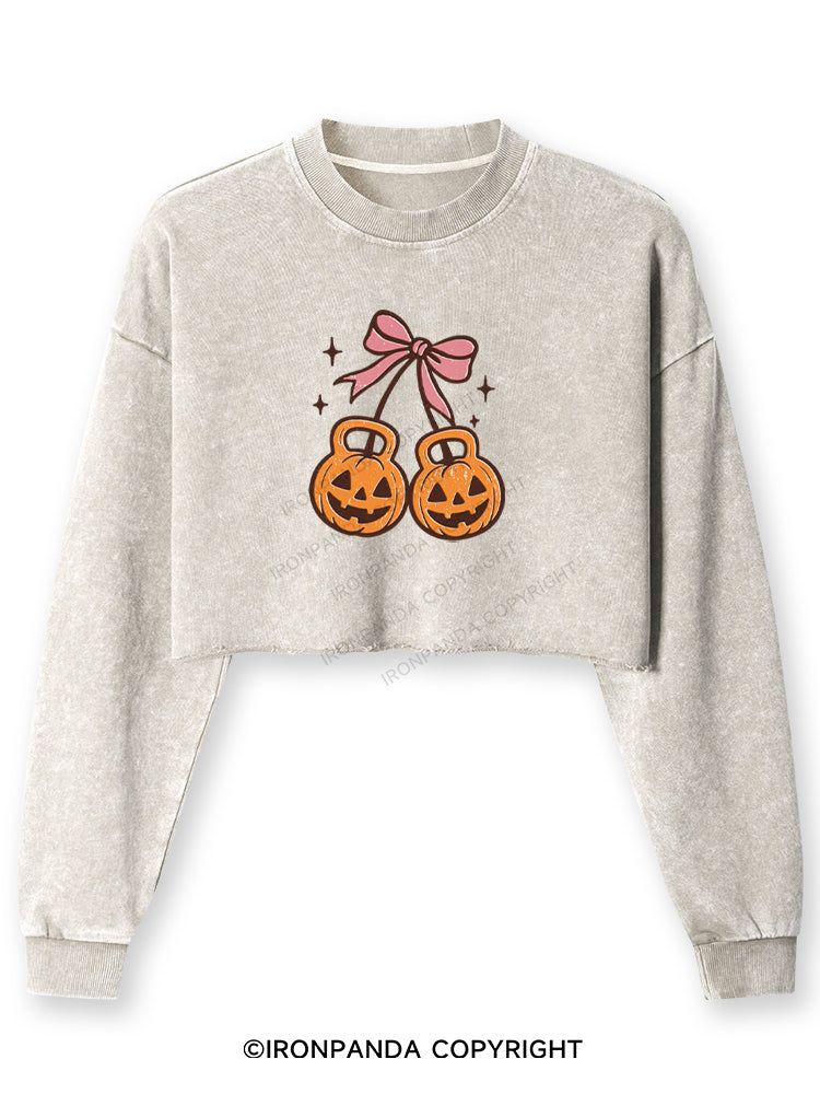 CHERRY PUMPKIN KETTLEBELL HALLOWEEN Washed Long-Sleeve Crop Top