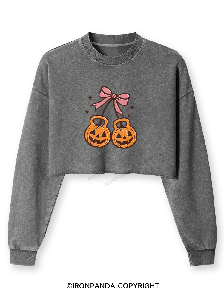 CHERRY PUMPKIN KETTLEBELL HALLOWEEN Washed Long-Sleeve Crop Top