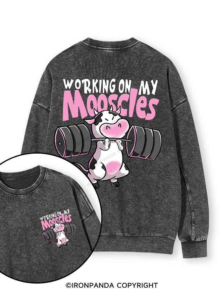 WORKING ON MY MOOSCLES Double-Sided Printed Washed Sweatshirt