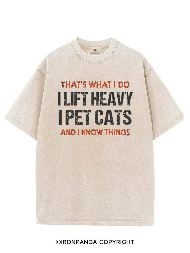 THAT'S WHAT I DO I LIFT HEAVY I PET CATS AND I KNOW THINGS VINTAGE GYM SHIRT