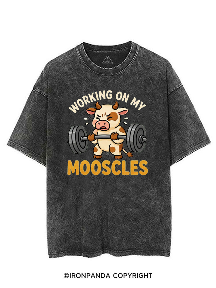 WORKING ON MY MOOSCLES FUNNY FITNESS VINTAGE GYM SHIRT