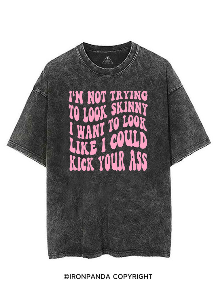 I'M NOT TRYING TO LOOK SKINNY I WANT TO LOOK LIKE I COULD KICK YOUR ASS FUNNY WORKOUT VINTAGE GYM SHIRT