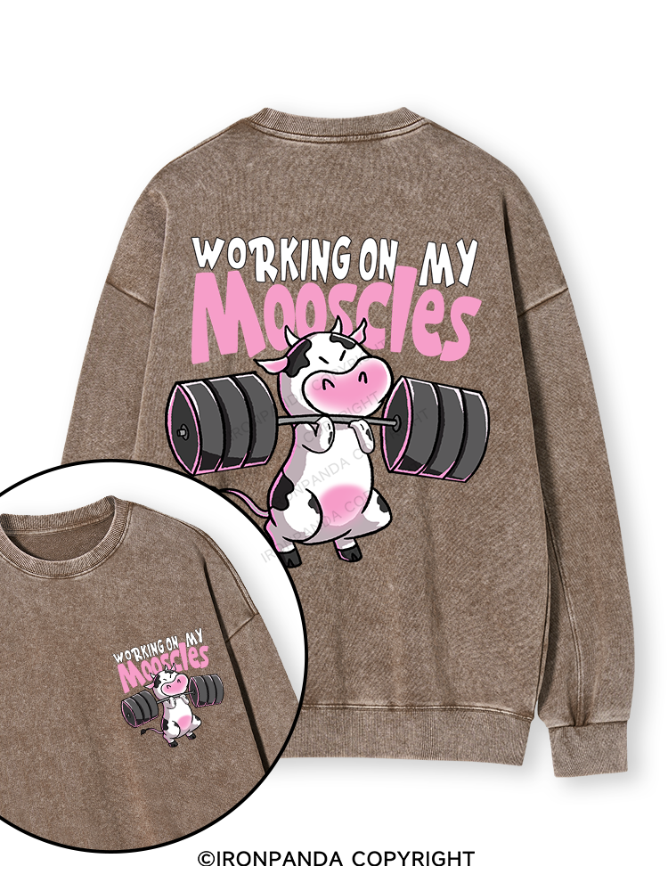 WORKING ON MY MOOSCLES Double-Sided Printed Washed Sweatshirt