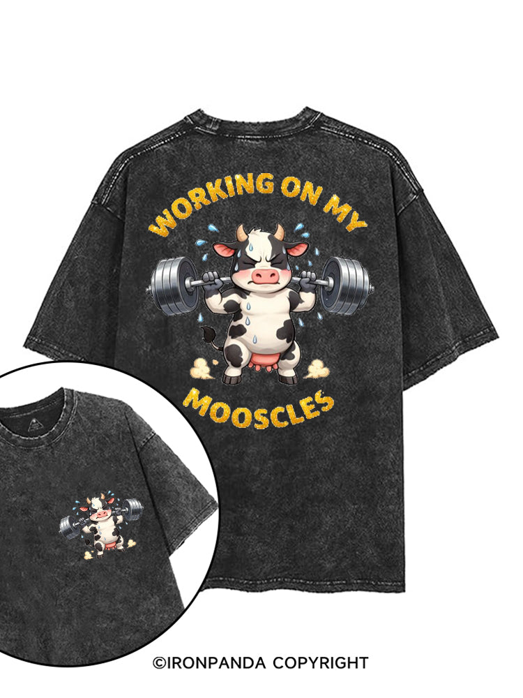 WORKING ON MY MOOSCLES GYM printed Gym Shirt