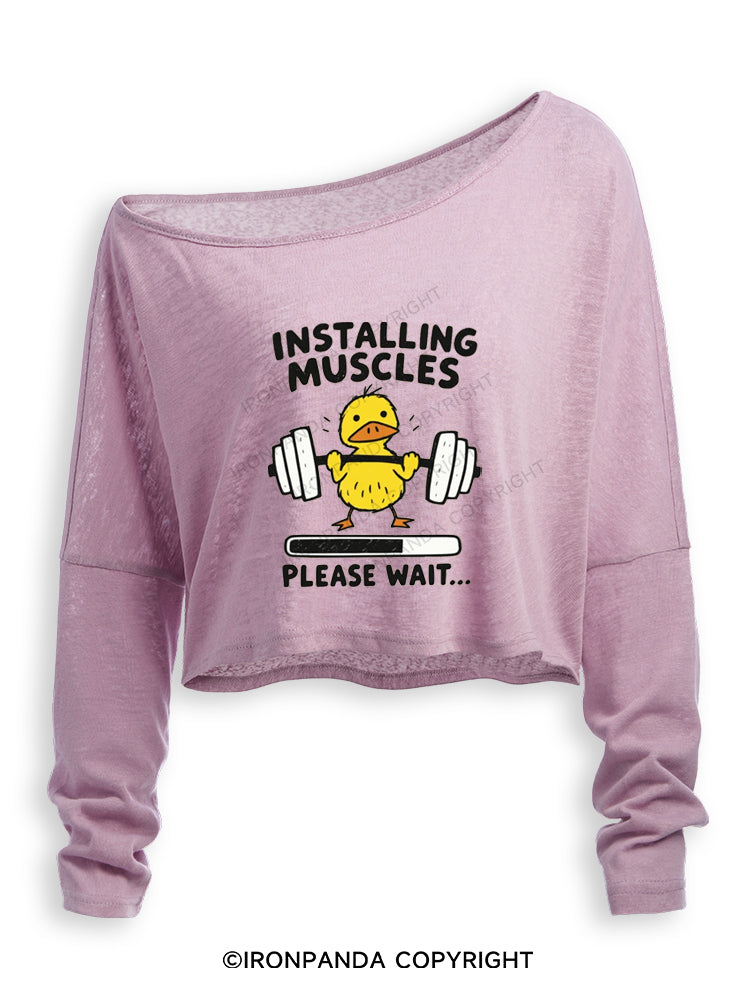 INSTALLING MUSCLES PLEASE WAIT WEIGHTLIFTING GYM DUCK Off Shoulder Long Sleeve Crop Top
