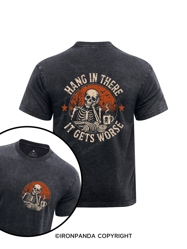 HANG IN THERE IT GETS WORSE SKELETON Printed Washed Gym Shirt
