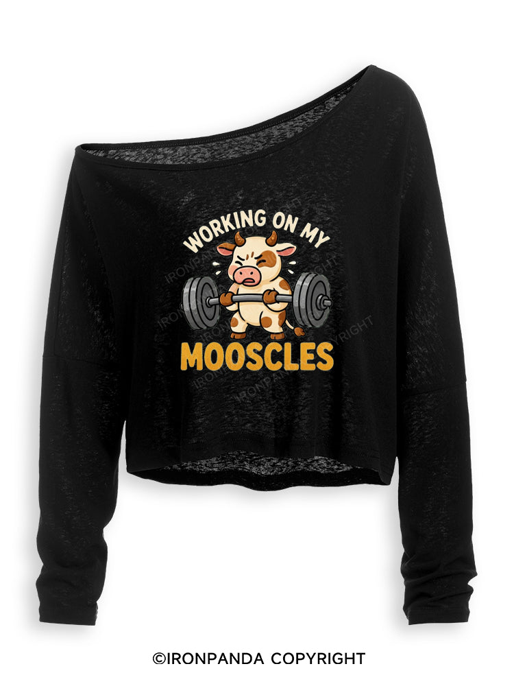 WORKING ON MY MOOSCLES FUNNY FITNESS Off Shoulder Long Sleeve Crop Top