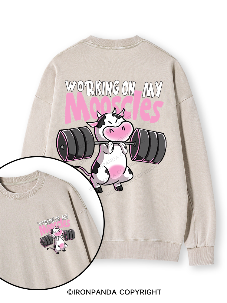 WORKING ON MY MOOSCLES Double-Sided Printed Washed Sweatshirt