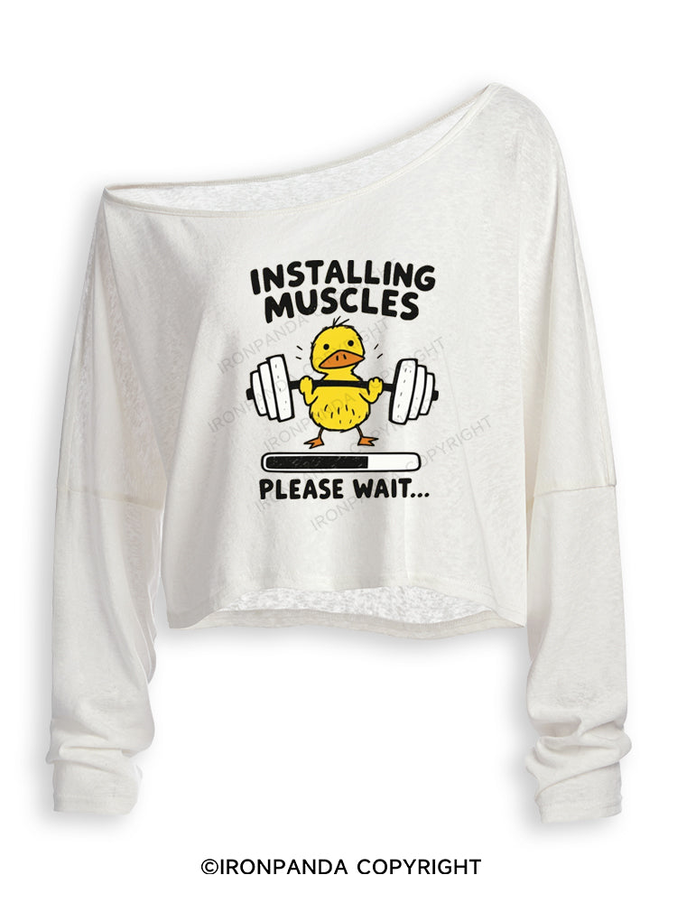 INSTALLING MUSCLES PLEASE WAIT WEIGHTLIFTING GYM DUCK Off Shoulder Long Sleeve Crop Top