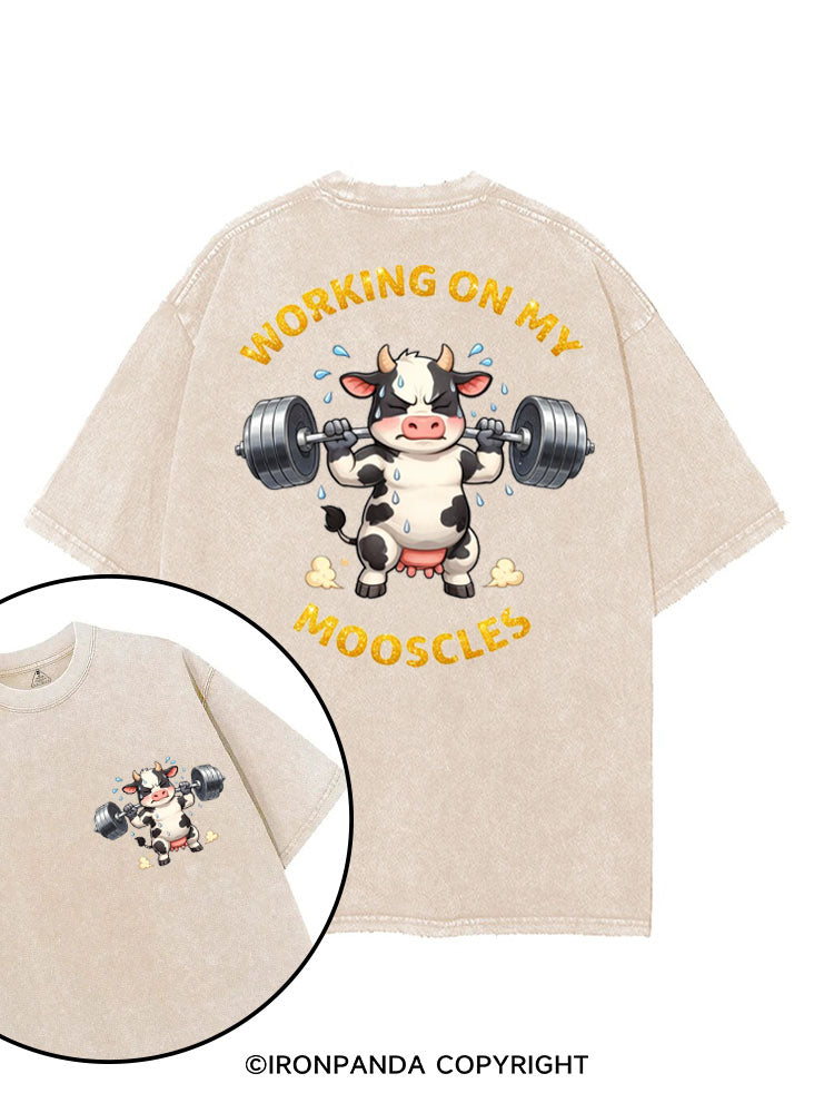 WORKING ON MY MOOSCLES GYM printed Gym Shirt