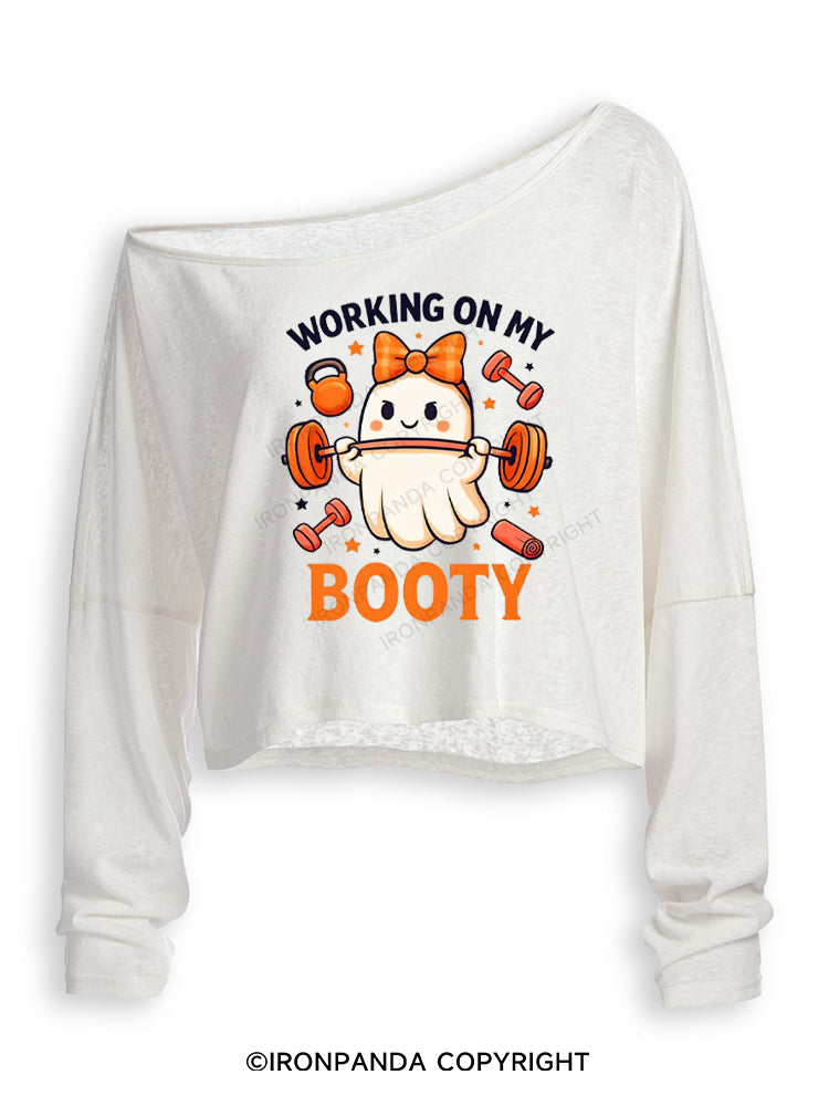 WORKING ON MY BOOTY FUNNY GHOST HALLOWEEN Off Shoulder Long Sleeve Crop Top