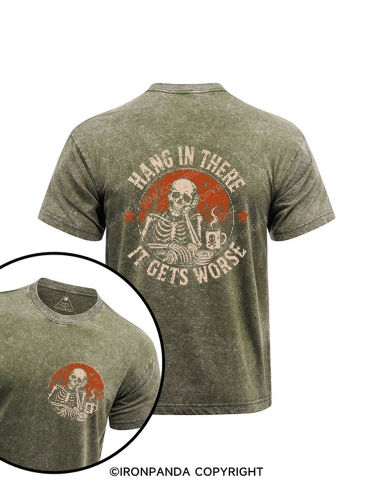 HANG IN THERE IT GETS WORSE SKELETON Printed Washed Gym Shirt