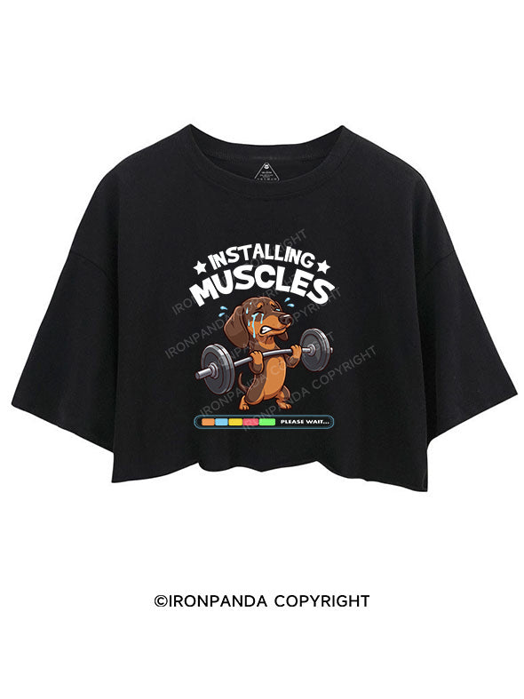 installing muscles CROP TOPS