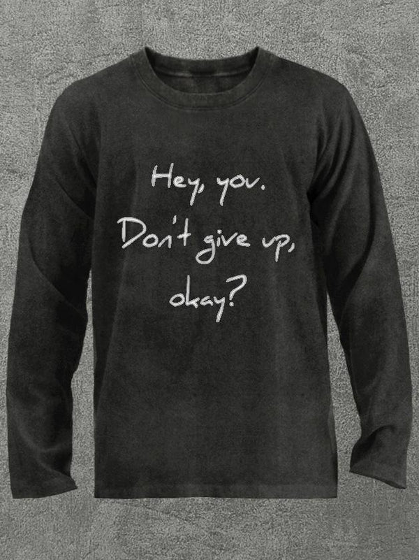 hey you don't give up Washed Gym Long Sleeve Shirt