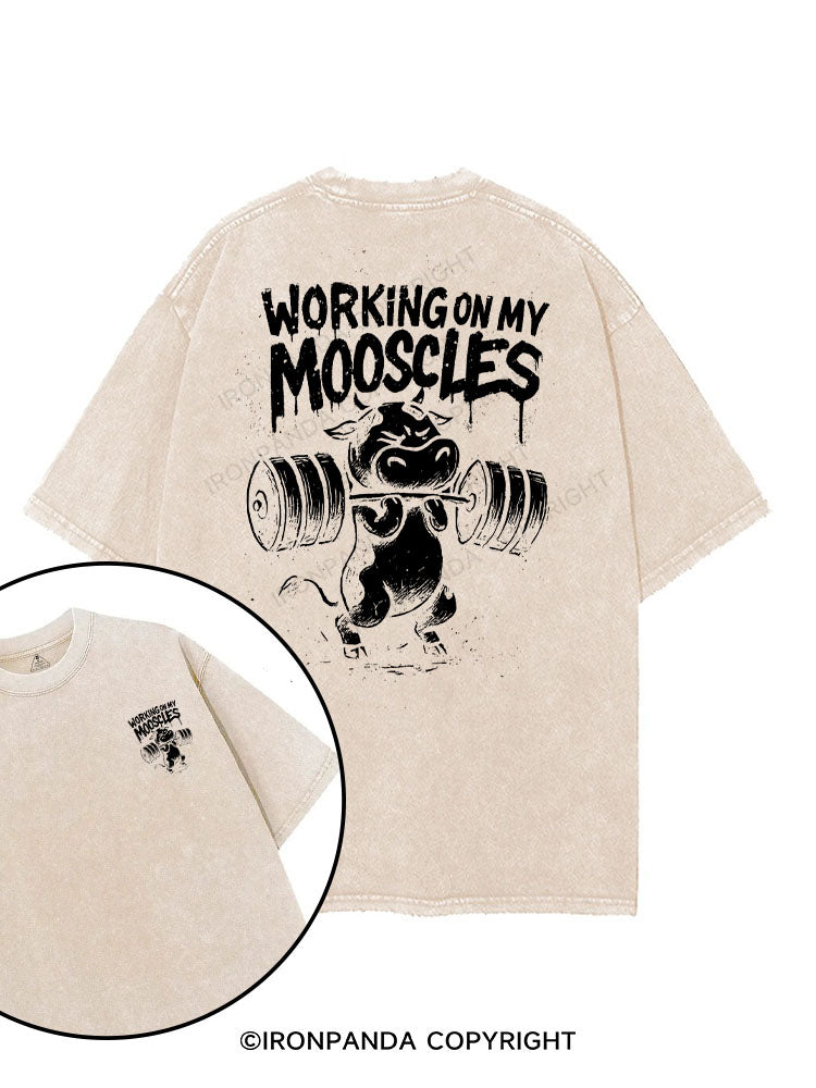 WORKING ON MY MOOSCLES printed Gym Shirt
