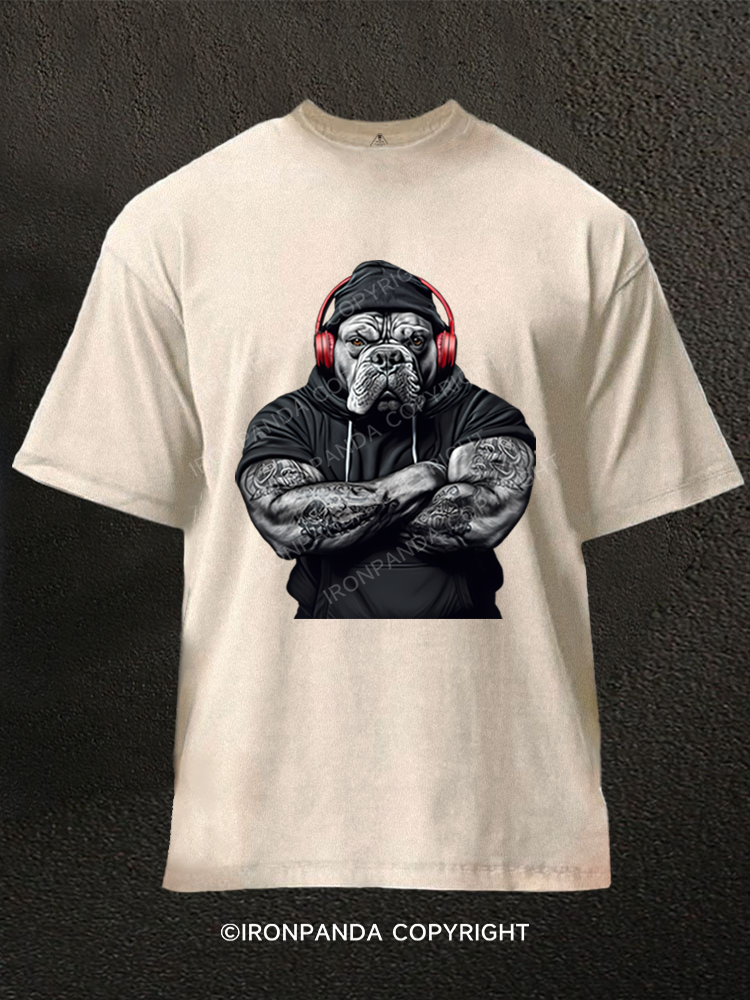 MUSCULAR BULLDOG WITH HEADPHONES Washed Gym Shirt