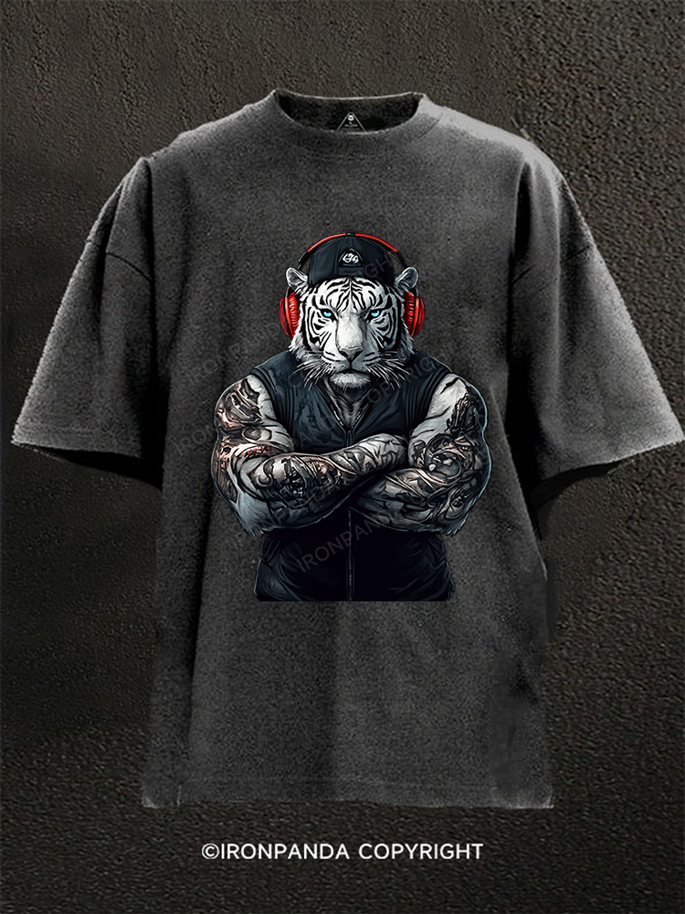 tiger with headphones Washed Gym Shirt
