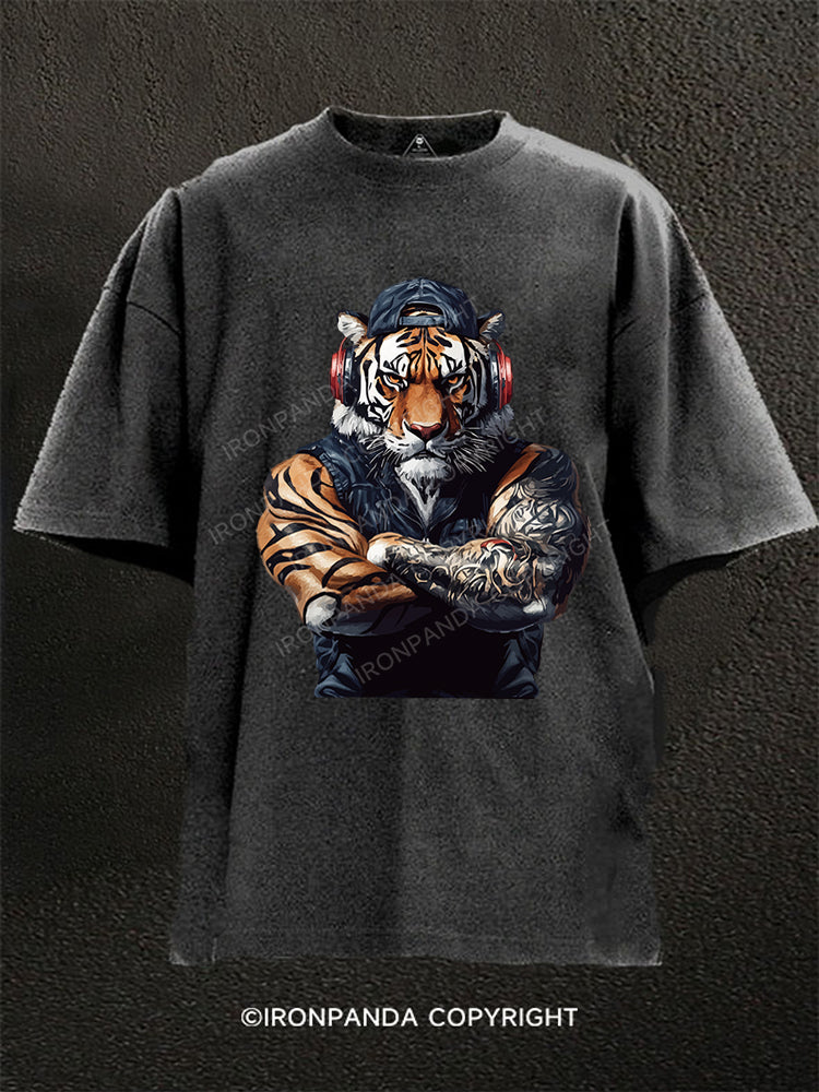 tiger with headphones Washed Gym Shirt