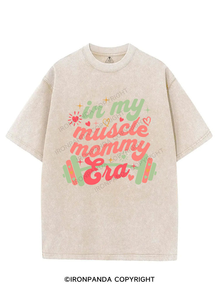 in my muscle mommy era VINTAGE GYM SHIRT