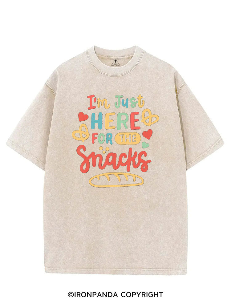 I'M JUST HERE FOR THE SNACKS VINTAGE GYM SHIRT
